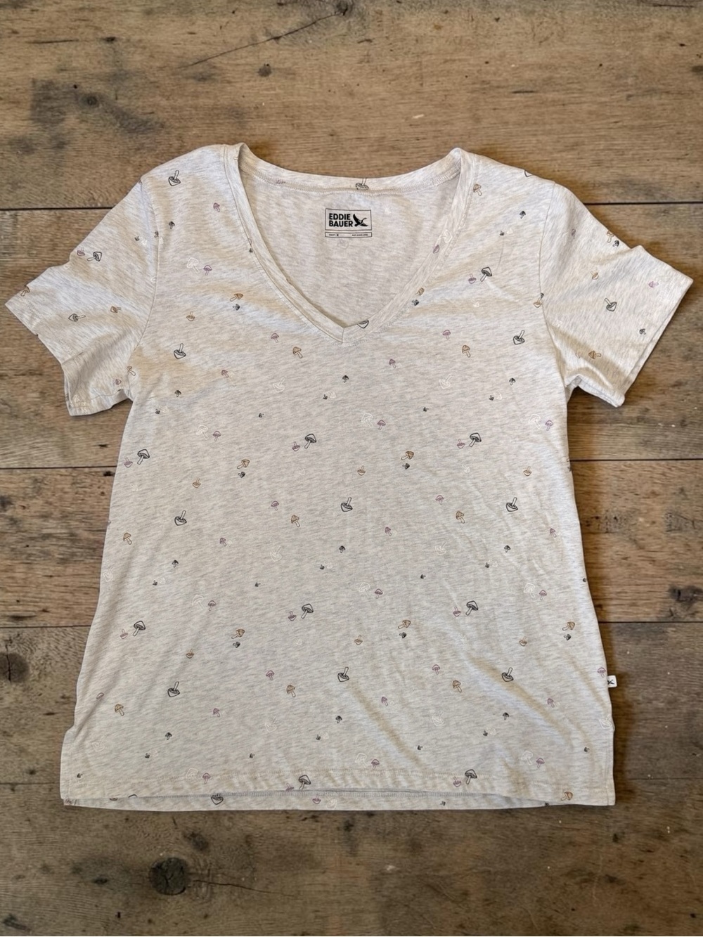 Eddie Bauer Mushroom Print V Neck Tee Women’s Medium Cottagecore Hiking